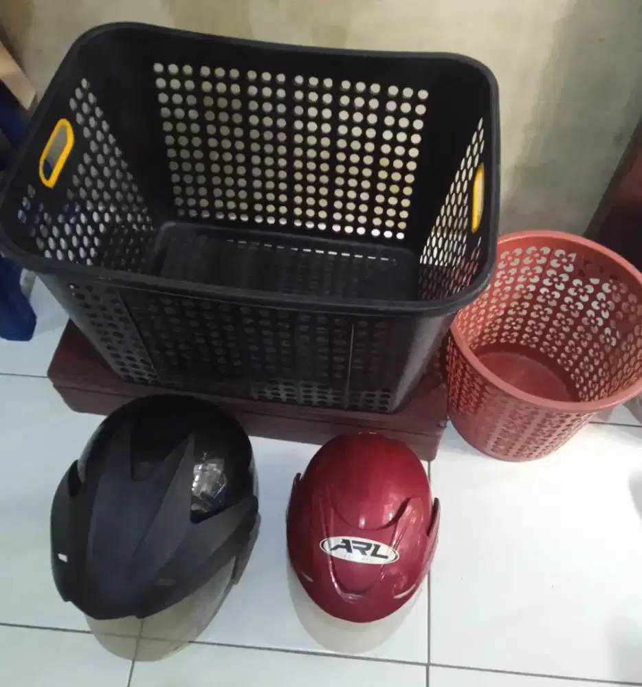 Jual keranjang dan tempat sampah bonus helm