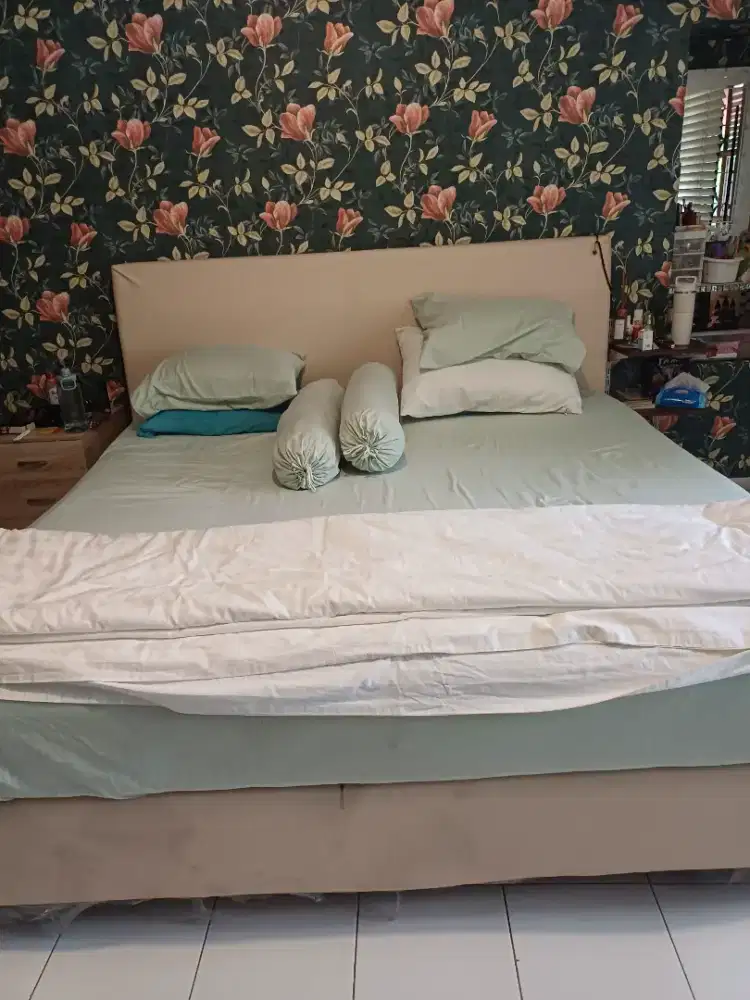 Jual cepat springbed ukuran 2x2 masih sangat baik