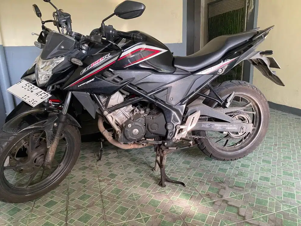 Honda CB150R StreetFire 2015 Hitam Plat H surat lengkap siap pakai