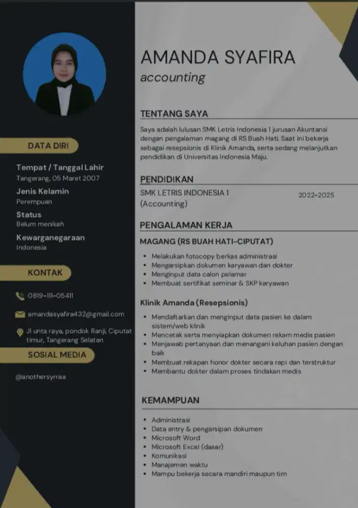 mencari pekerjaan di bidang Resepsionis, Admin, atau Customer Service.