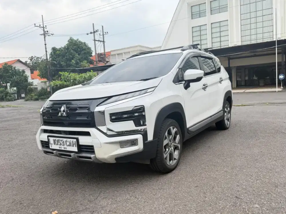 Mitsubishi Xpander cross matic putih 2022 ready juga 2023