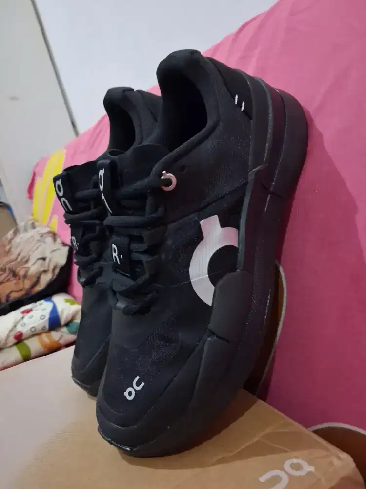 Sale..OC Roger Pro 2 Fullblack 
Tenis & Padel
Size 40