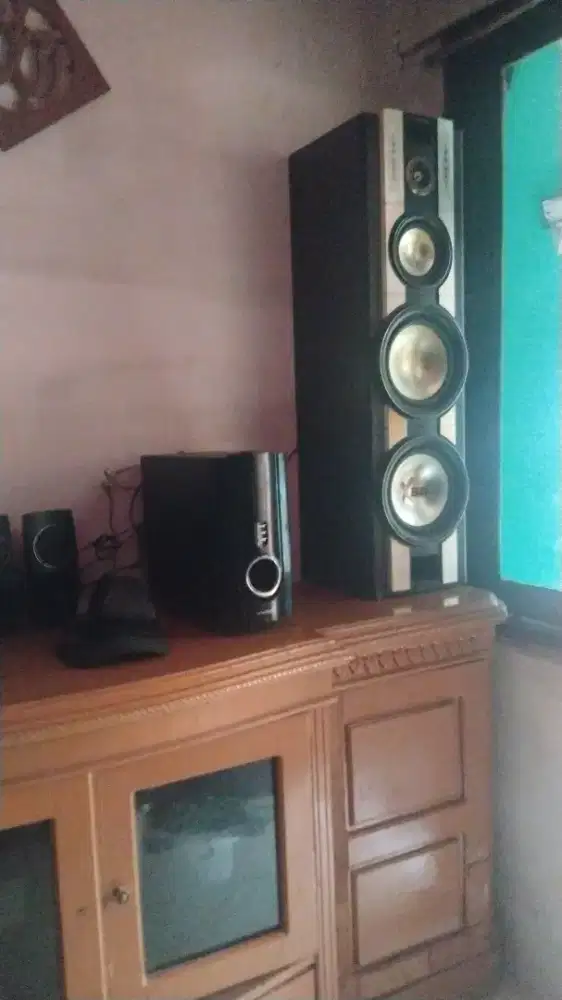 Speaker merk GMC , merk horvern dan xbr