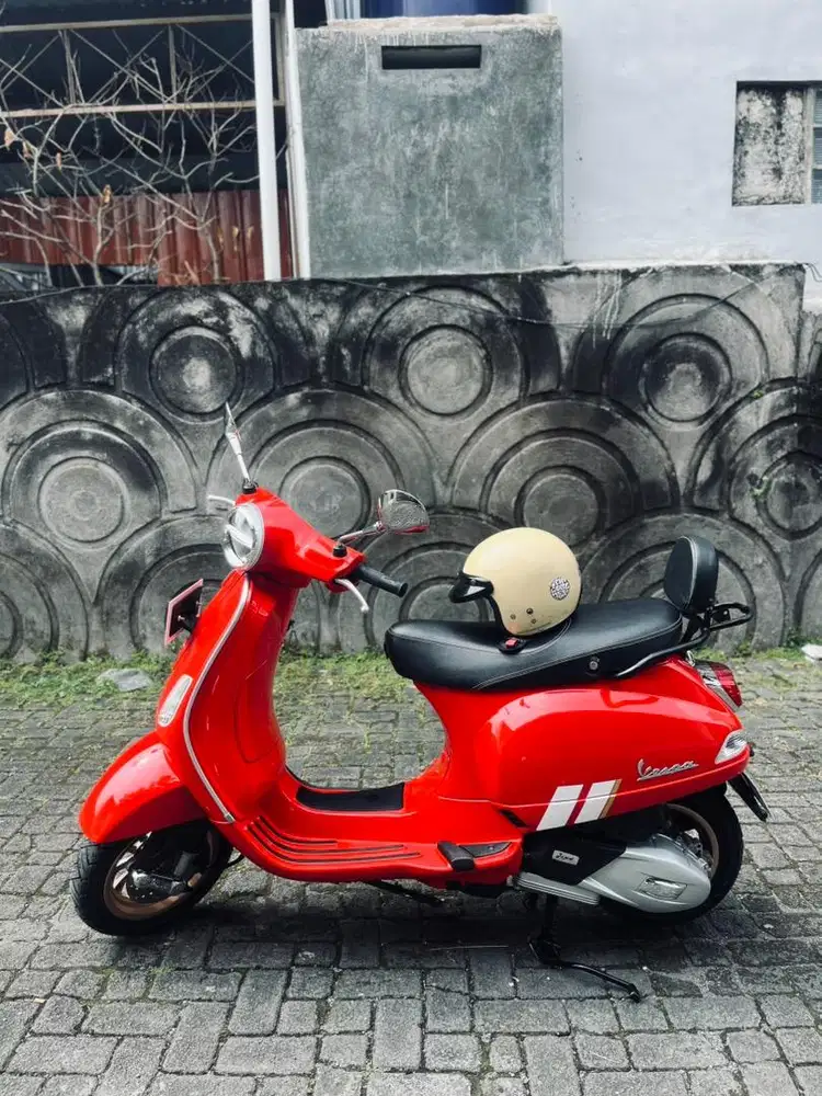 Vespa LX 125 (red)