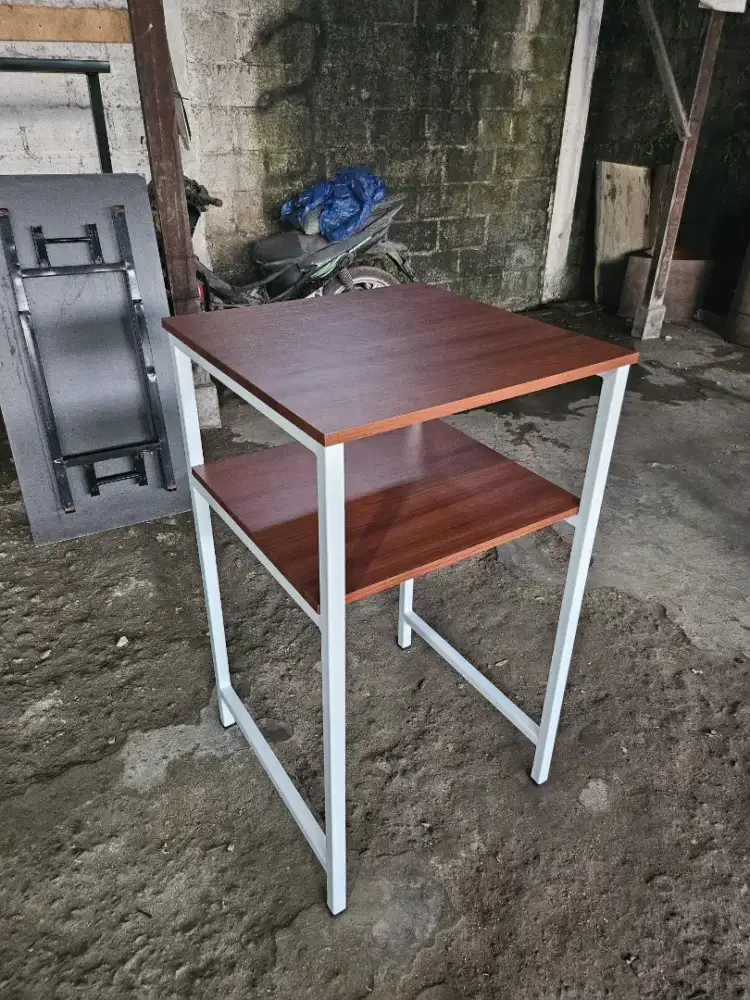 Meja rak minimalis