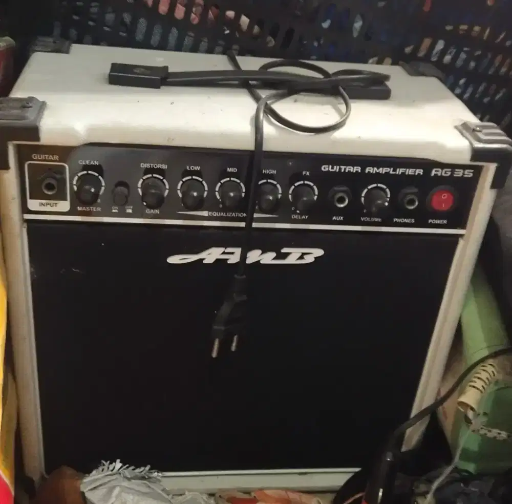 Ampliefier gitar ampli