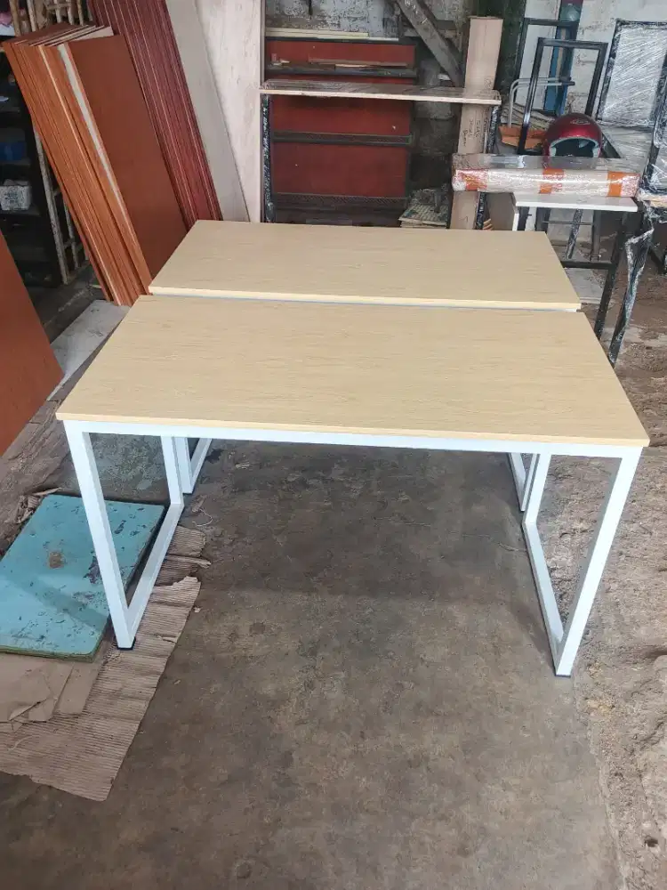 Meja kerja simple