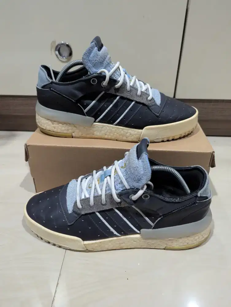 Sepatu Adidas Rivalry RM dan Adidas Yessy preloved size 43