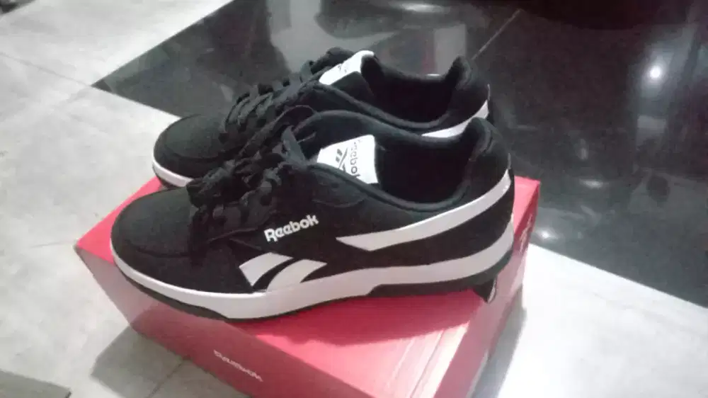 Sepatu Reebok unisex