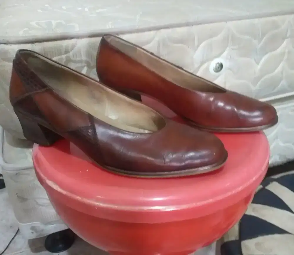 Sepatu kulit OOGL Klasik Simpanan
Austria uk 39