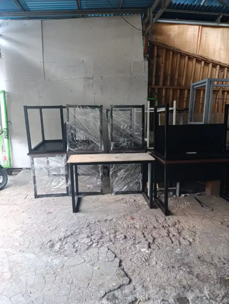 Meja kerja simple