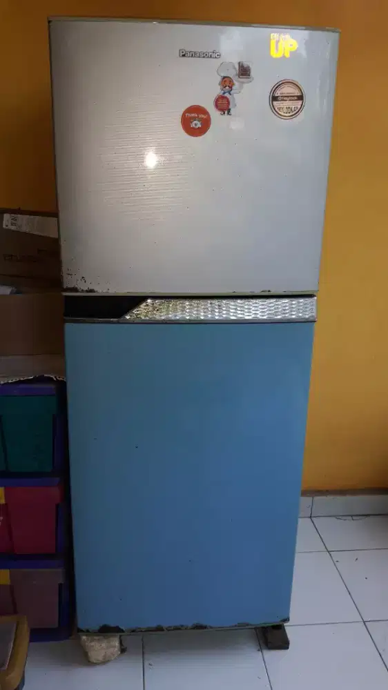 Kulkas 2 pintu merek PANASONIC