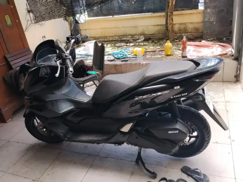 Honda PCX CBS HITAM SOLID AD Sukoharjo Tangan pertama low km