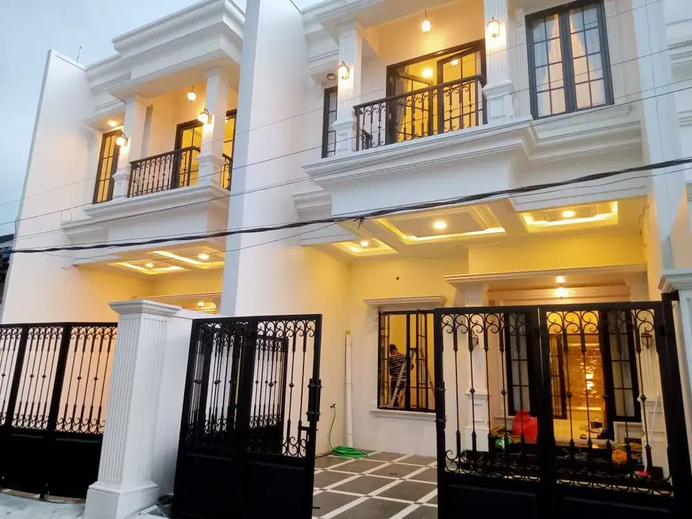 Disewakan Rumah Baru Model Klasik 2 Lantai, Aman & Asri Depok