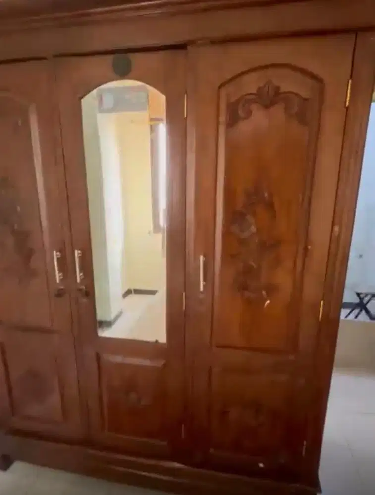 LEMARI KAYU JATI 3 PINTU