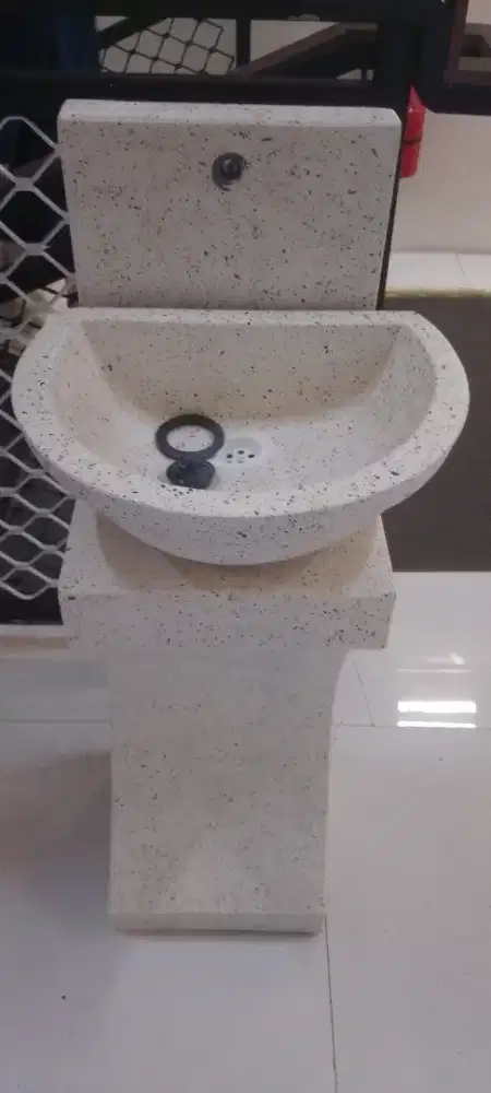 Wastafel dan bak mandi terazo