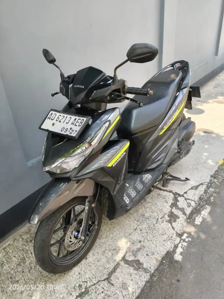 Vario 125 new warna hitam corak hijau