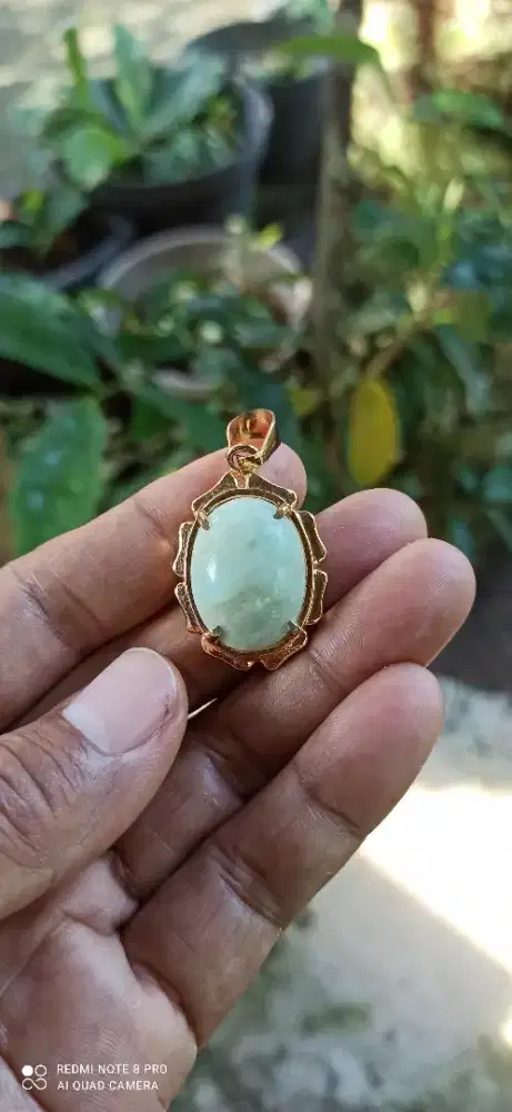 Liontin batu giok