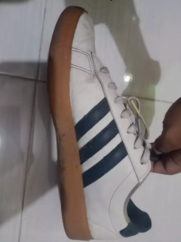 Dijual sepatu adidas