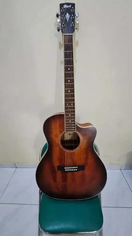 Gitar Cort Second