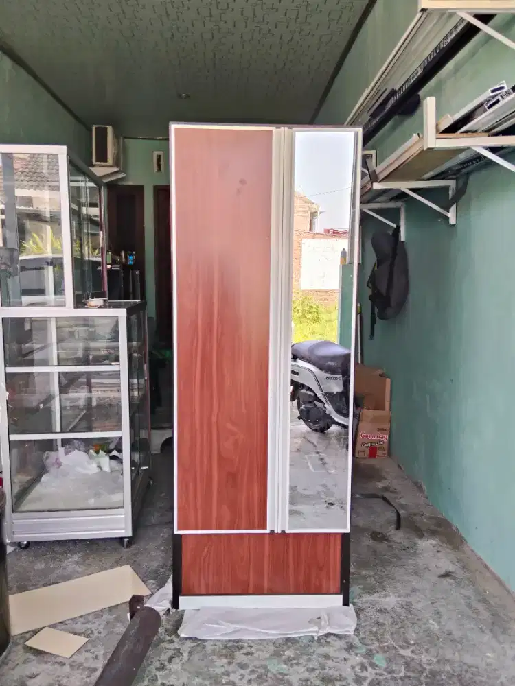 Lemari Baju/Kabinet Serbaguna full Aluminium Frameless ACP