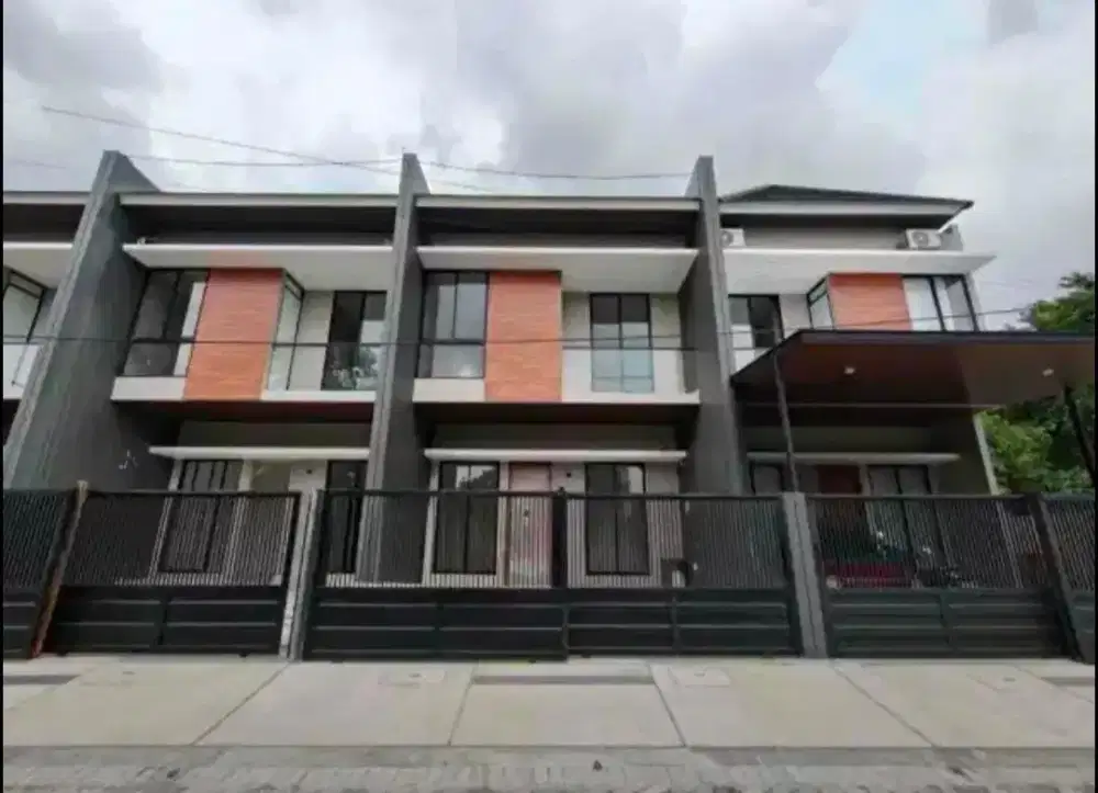 Rumah Baru Gress
Lokasi Komplek Perumahan Elite Panjangjiwo Surabaya