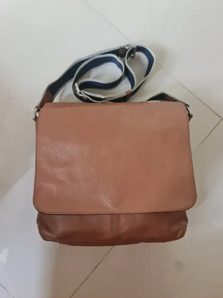 194. Sling Messenger Bag Men Pria Coach Charles Tan Second
Leather