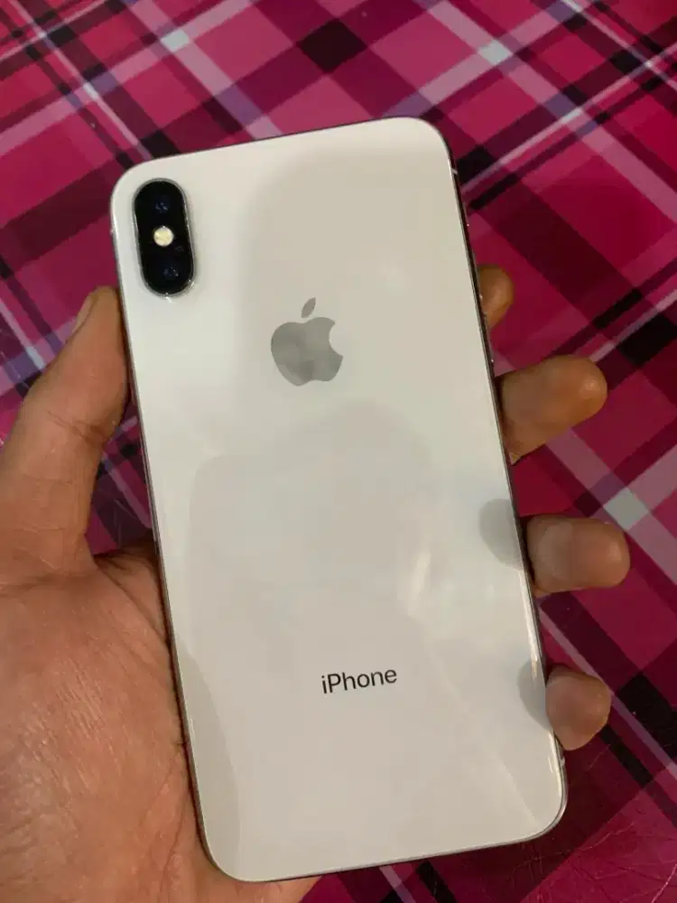 iPhone X 64Gb kumplit (charger bukan bawaan)