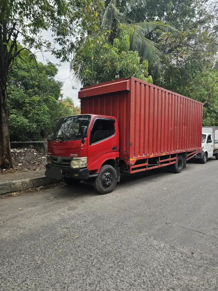 Mobil bok truk Toyota dyna 130