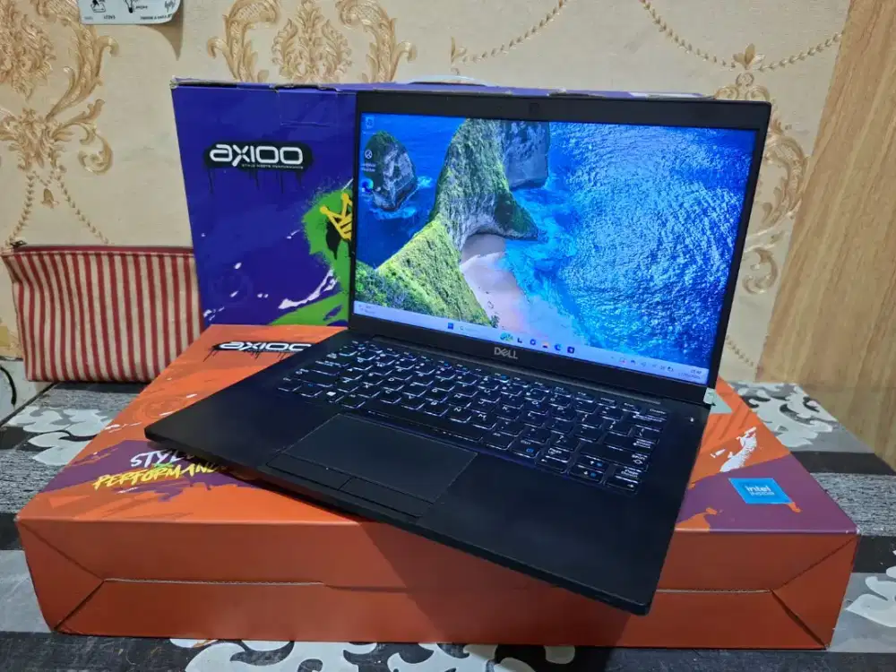 *No 82*

Laptop Dell Latitude 7390

Spesifikasi :