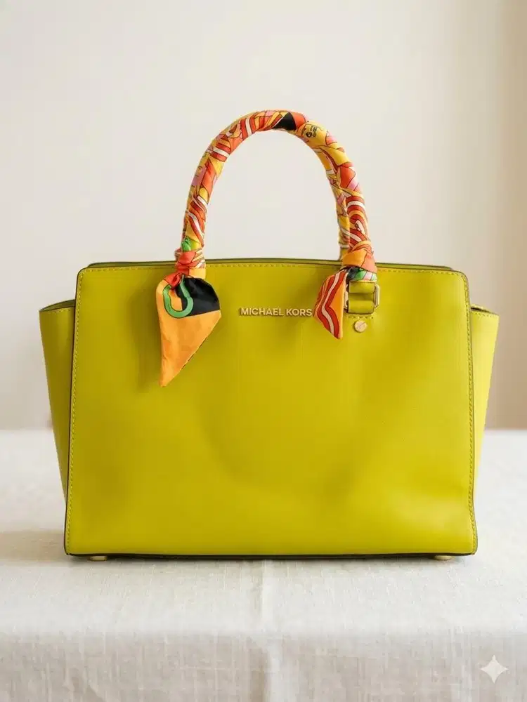 MK SELMA LARGE APPLE