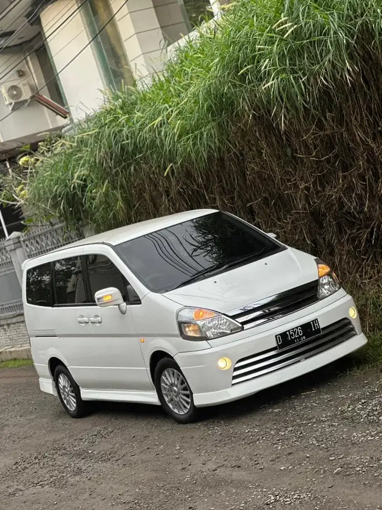 KM76rb 1Tgn Record Resmi Nissan Serena HWS Autech 2.0 Matic 2011/2010