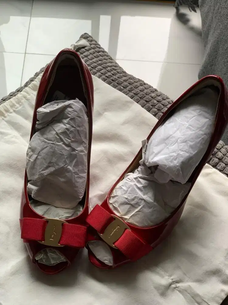 HEELS SALVATORE FERRAGAMO MERAH