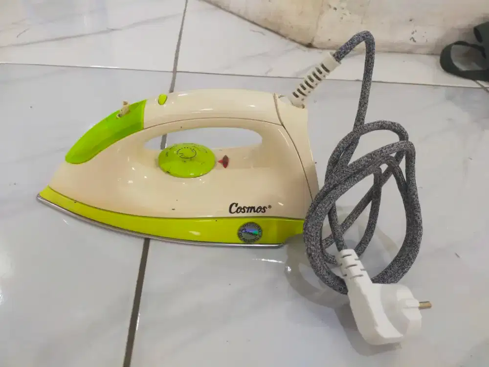 Setrika merek cosmos kondisi normal kabel baru
