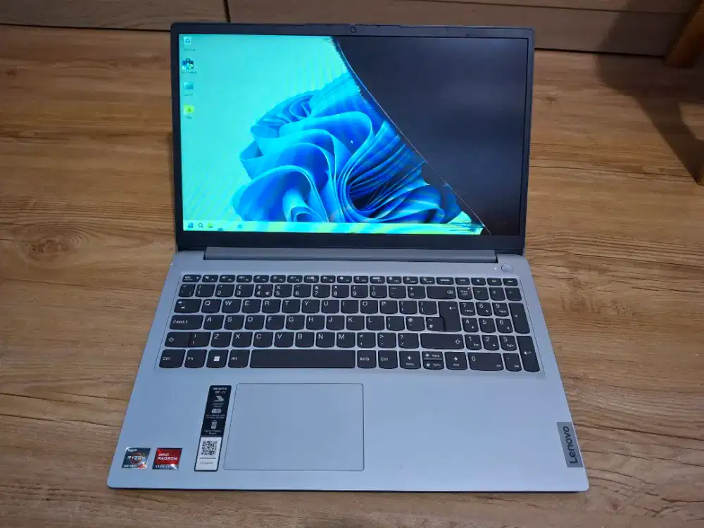 Lenovo Ideapad Slim 1 AMD Ryzen 3 7320U 4GB/256GB Minus LCD Lain Ok