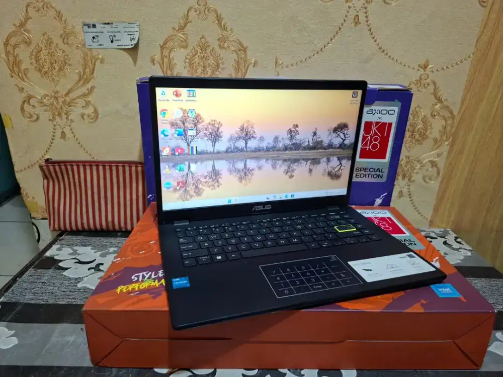 *No 79*

Laptop Asus Vivobook E410KA