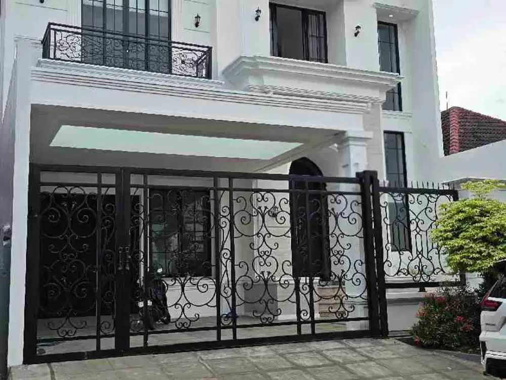 Rumah Mewah American Classic Fully Furnished  lokasi Terbaik