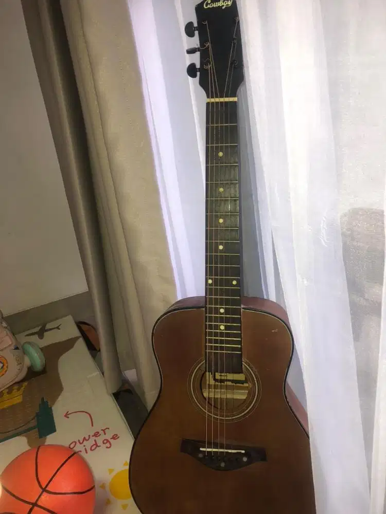 Dijual Gitar Akustik Kecil