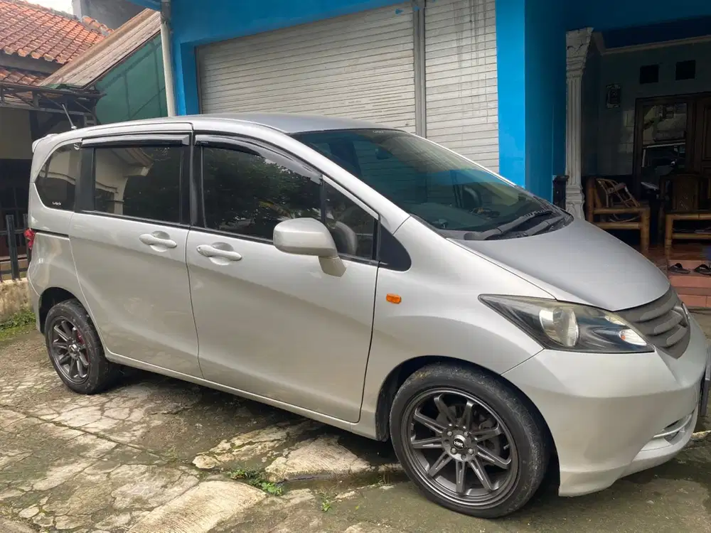 Honda Freed 2010 Bensin