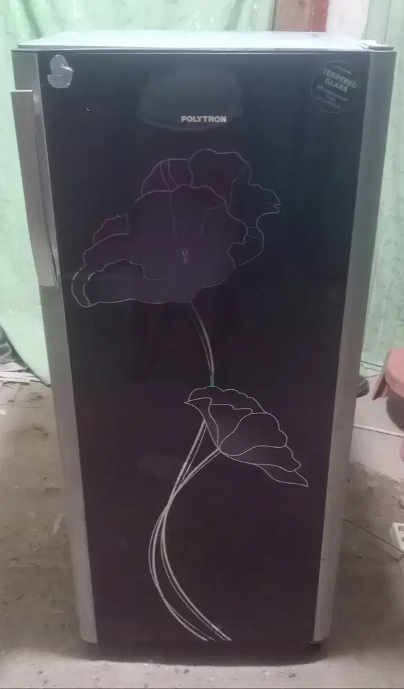 Kulkas 1 pintu POLYTRON.(diantar dalam kota Padang saja).