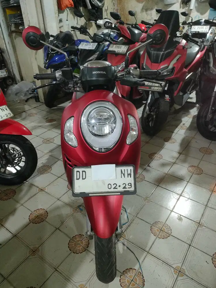 Honda Scoopy 2024 merah