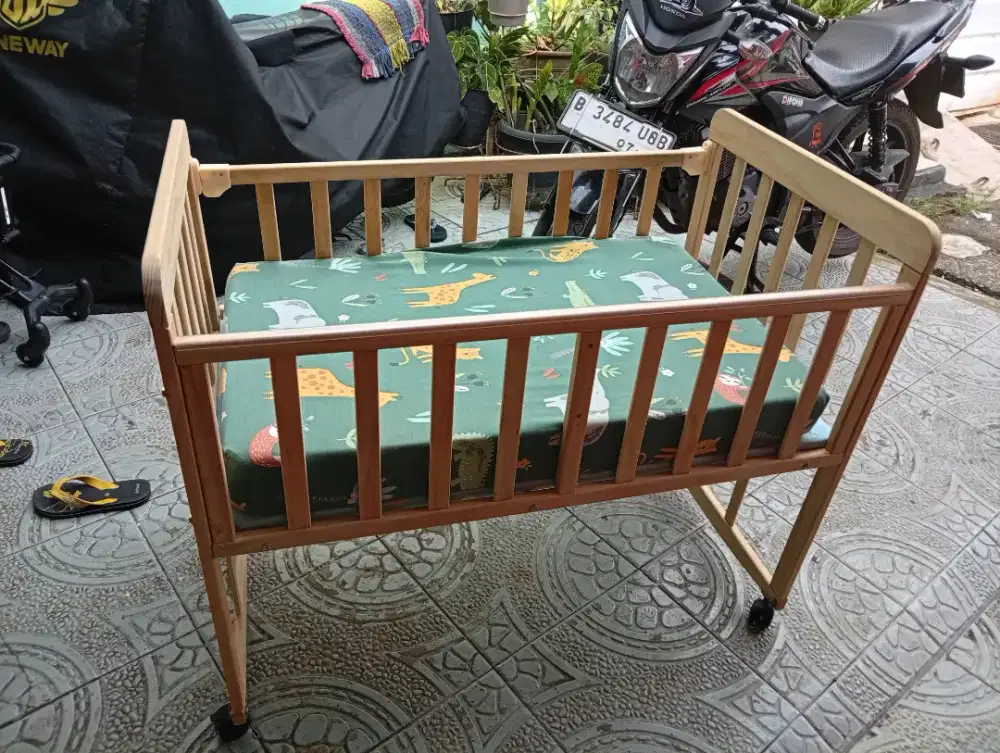 Ranjang kayu asli