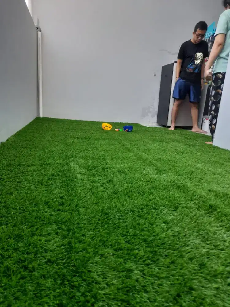 RUMPUT SINTETIS SWEDIA FULL GREEN UNTUK DEKORASI AREA LANTAI DLL