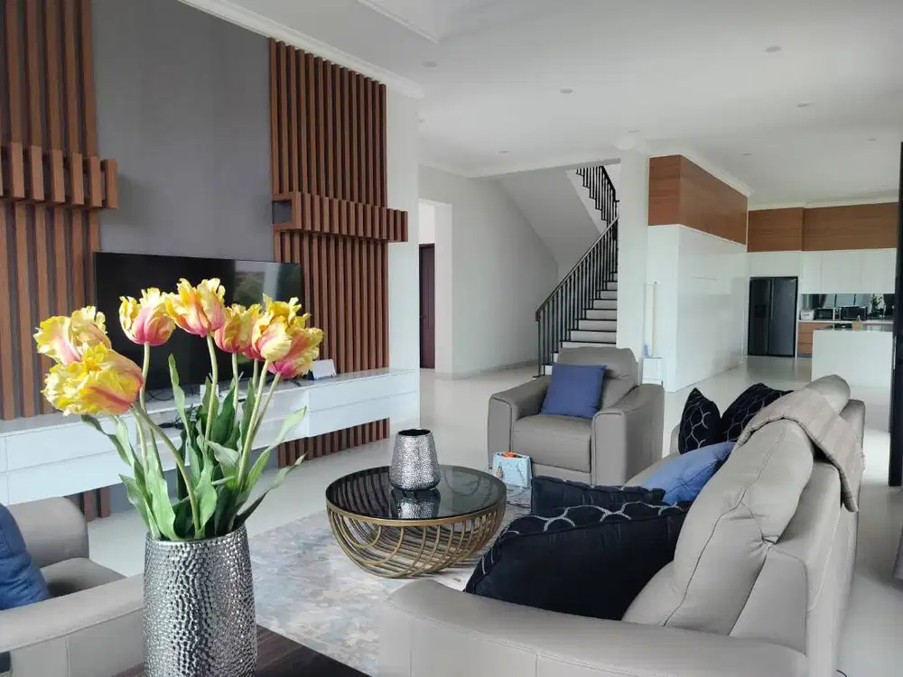 Rumah Mewah di Setiabudi regency siap menemani keseharian anda