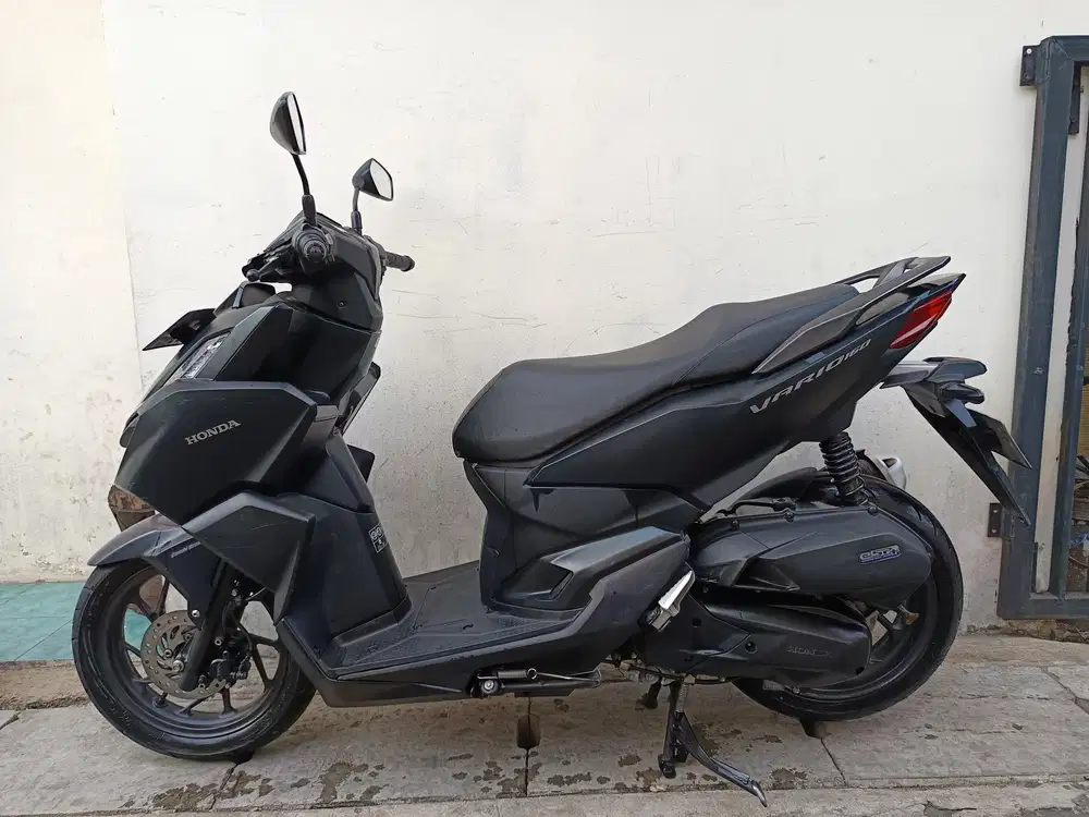 Di jual cepat vario 160 cbs 2023 lengkap bagus