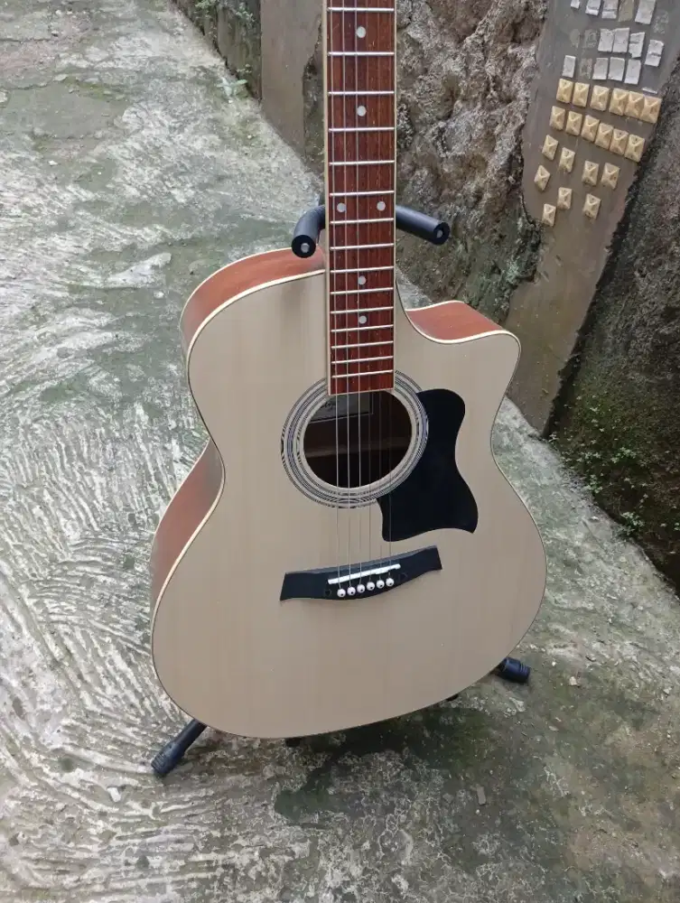 Gitar akustik Taylor cream