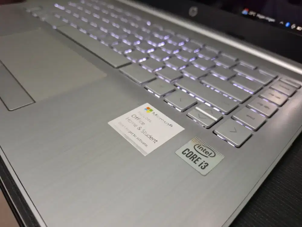 Bismillah di jual laptop hp14 slim core i3gen10 siap pakai baterai oke