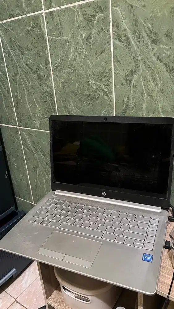 Laptop HP Notebook 14s-cf1046tu fullset kondisi minus