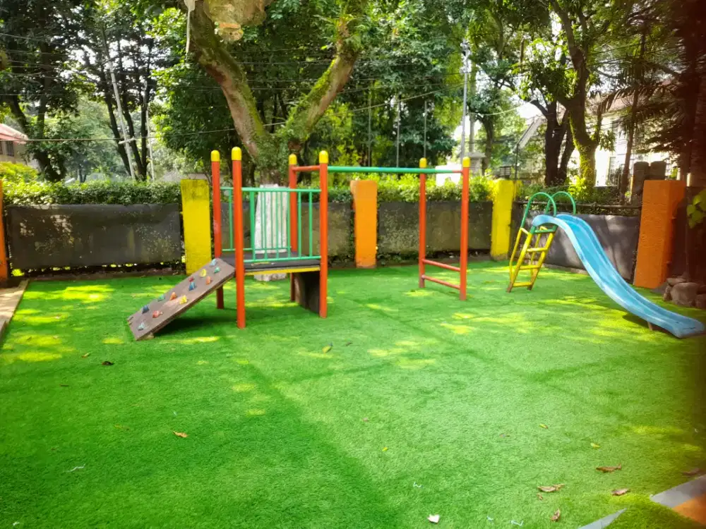 RUMPUT SINTETIS UNTUK PERINDAH RUANGAN RUMAH & KANTOR MENJADI ESTETIK