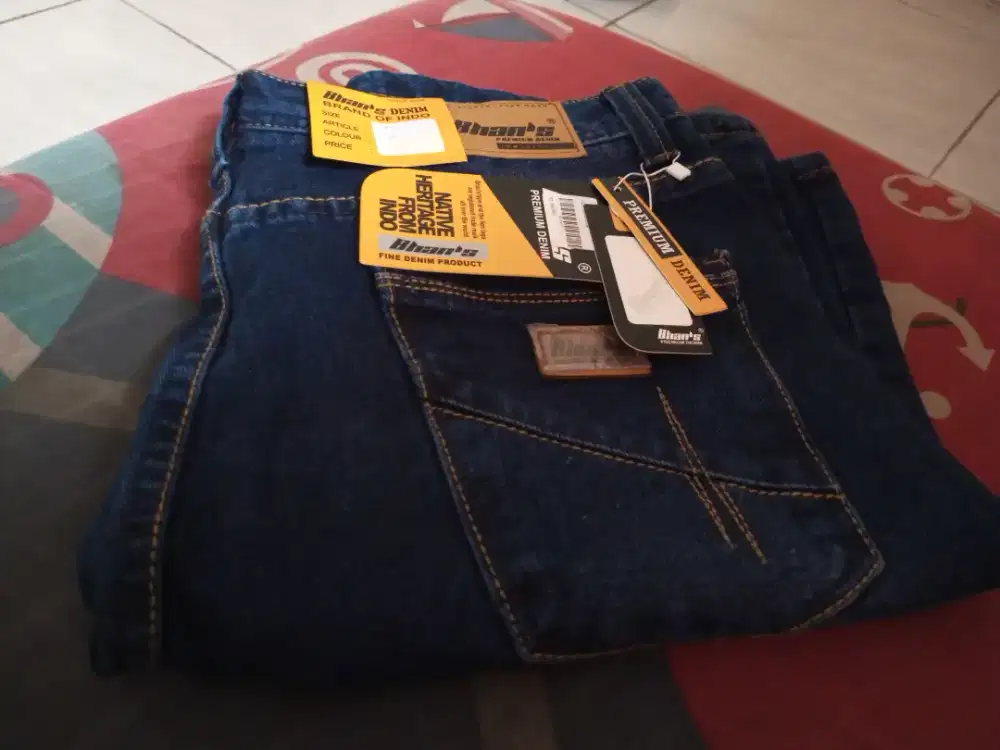 Di jual celana. Pendek levis